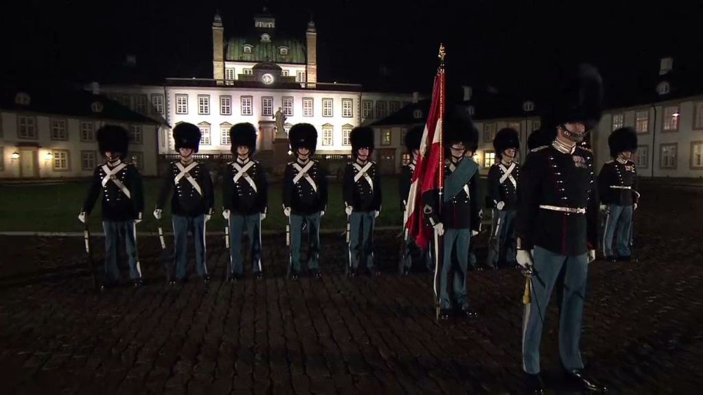 Den Kongelige Livgarde er trådt til gevær på Fredensborg Slots 31/12-2018
